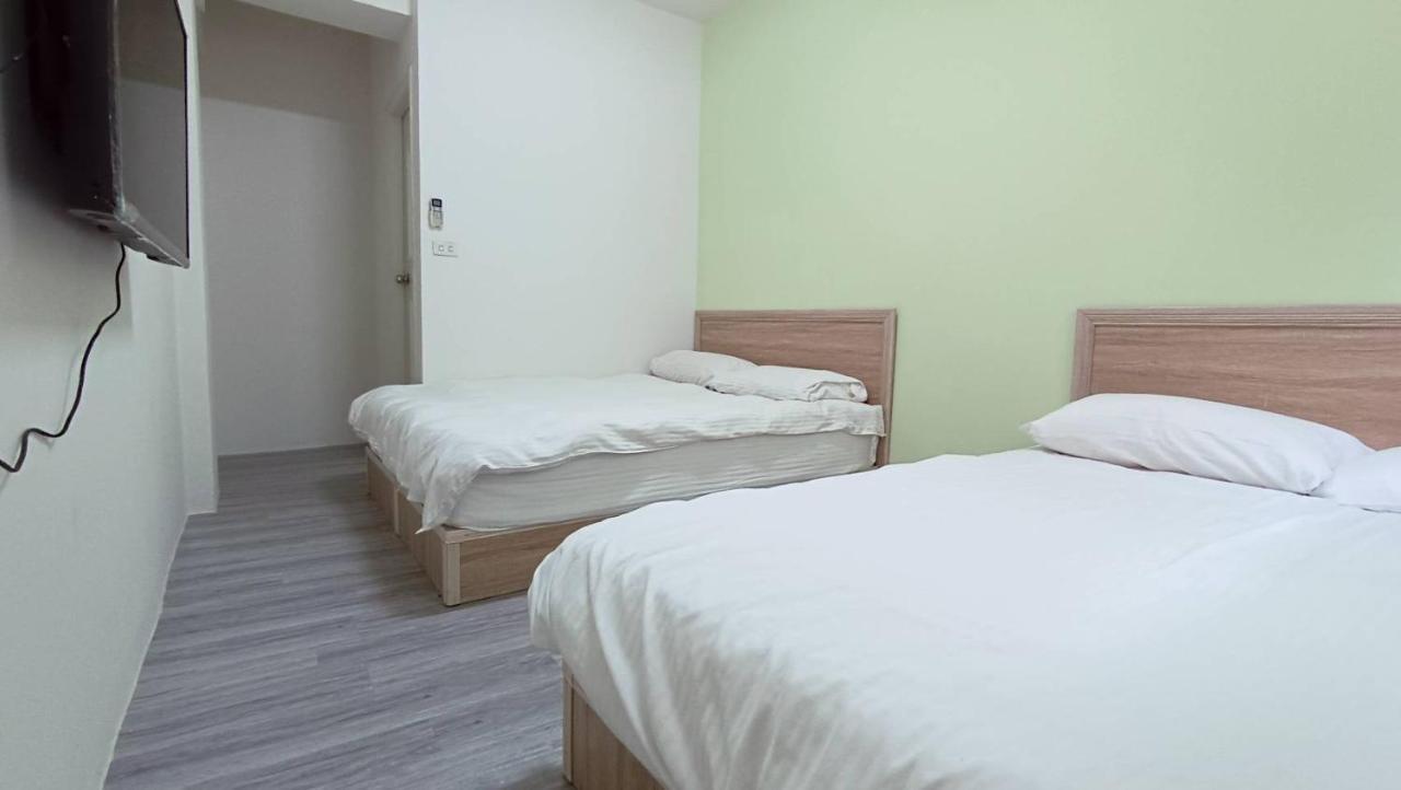 Fengchia Bichon Art Homestay Taichung Exterior foto